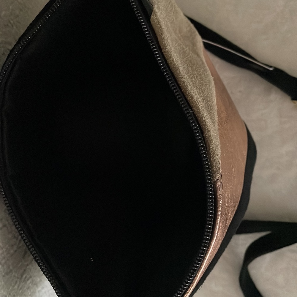 Vintage Bazaar Multi Use Leather Bag - Picture 7 of 8
